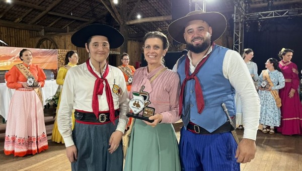 CTG Sinuelo da Fronteira conquista títulos e pódios no Festival Regional da Cultura Gaúcha em Maravilha