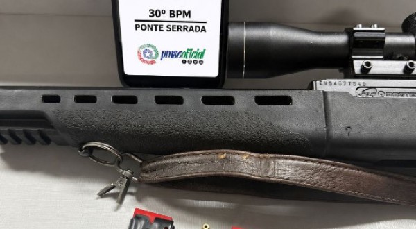 Polícia Militar apreende rifle após disparos de arma de fogo
