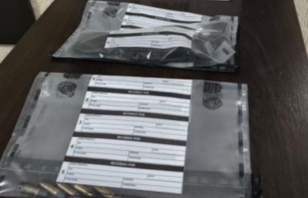 Motorista da van escolar é preso por importunação sexual e porte ilegal de arma de fogo