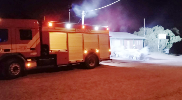 Incêndio destrói veículo no interior do município