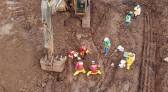 Mais de três anos após tragédia, bombeiros encontram ossada em área de buscas em Brumadinho