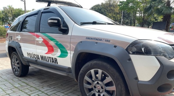 Homem é preso com mandado de prisão por roubo em seu desfavor