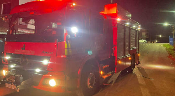 Homem fica ferido após tombamento de caminhão caçamba no interior