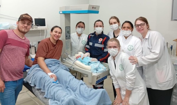 Equipe do SAMU auxilia parto de emergência antes de transferência