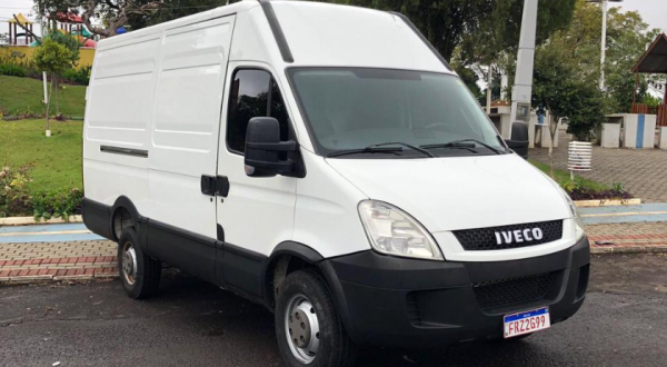 Van é furtada de empresa durante a madrugada no Parque Industrial
