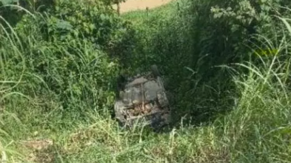Criminosos ‘fazem a limpa’ em arsenal de armas e capotam carro em fuga em SC