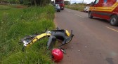 Mulher sofre ferimentos graves em colisão entre moto e caminhão no interior do município