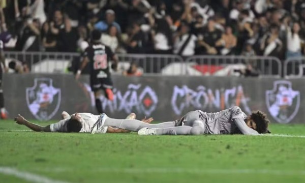 Timão sofre virada do Vasco nos minutos finais e volta à zona de rebaixamento