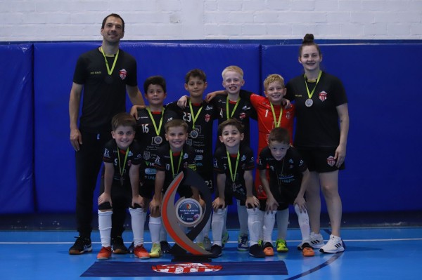 A escolinha Garra-Futsal conquista o segundo lugar do Estadual LCF de Futsal Sub 8