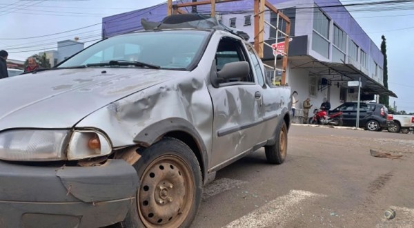 Colisão lateral deixa motociclista ferido