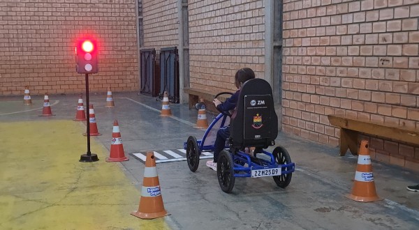 Pista interativa transforma aula de trânsito em aprendizado na prática