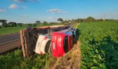 Carreta carregada de veículos tomba na BR-282