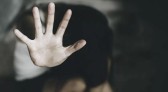 Pai e madrasta são condenados a mais de 300 anos de prisão cada por impor metas de produção de conteúdo sexual a adolescentes, no Paraná