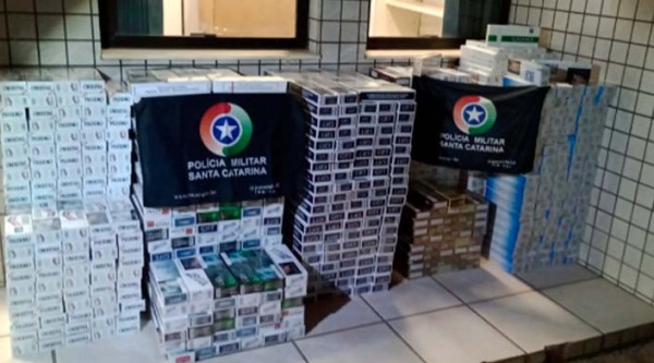 Polícia Militar apreende quase mil pacotes de cigarro