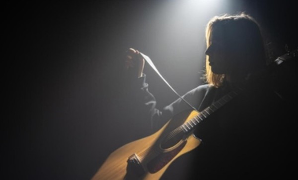 Cantora que venceu festival da canção e não recebeu prêmio será indenizada