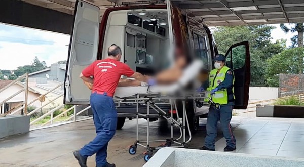 Homem se fere com facão no distrito de Idamar
