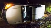Condutor perde o controle e capota caminhonete na PR-281