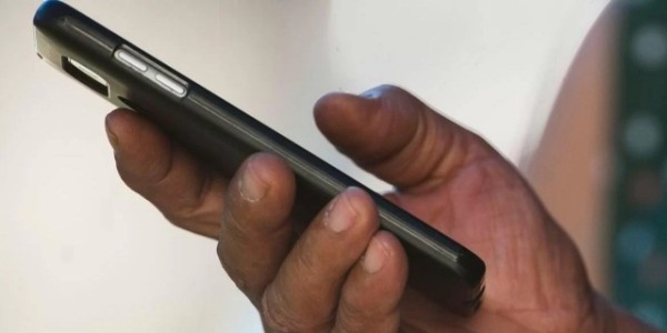 Mulher perde carro após cair em golpe do falso comprovante no Oeste
