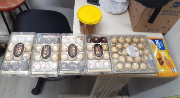 Homem de 41 anos é preso por furtar chocolates em supermercado