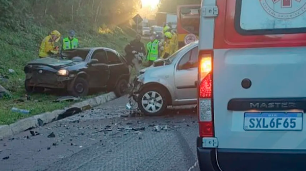Tragédia na BR-282 deixa dois mortos e vários feridos em grave colisão