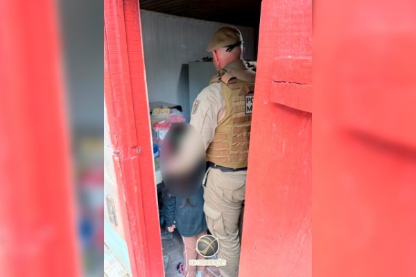 Polícia Militar cumpre mandado de prisão e transforma ocorrência em ação solidária