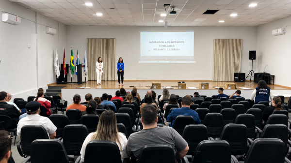 Justiça Eleitoral reúne 42 presidentes de mesa para treinamento das eleições de 2026