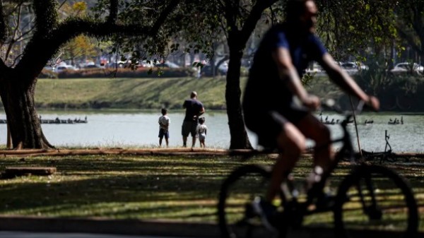 Pesquisas revelam preocupação com crianças em extremos climáticos
