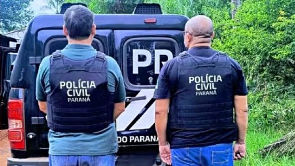 Homem bêbado entra em casa errada, come comida da geladeira, deita no sofá, é espancado pelo dono da residência