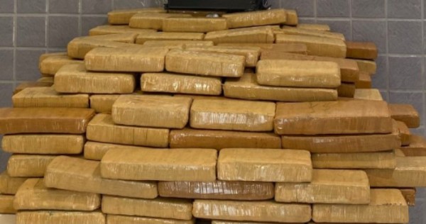 Operação apreende 130 kg de maconha em veículo no Oeste