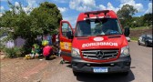 Mulher joga carro em cima de moto e deixa ex-namorado e idosa feridos