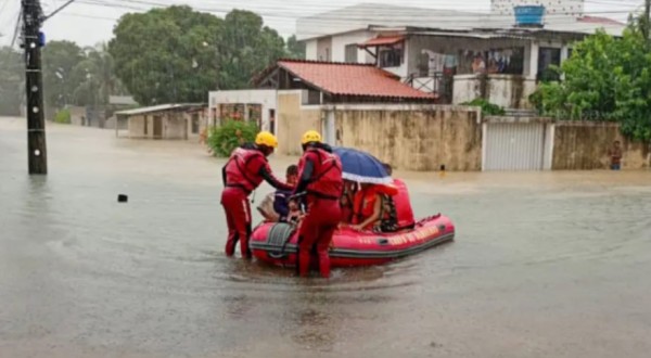 Temporal devasta cidades: quatro mortos e mais de mil pessoas fora de casa