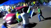 Mulher fura bloqueio e atira carro contra manifestantes em frente ao Exército em Cascavel