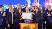 Projeto que regulamenta transporte por aplicativo é assinado; entenda
