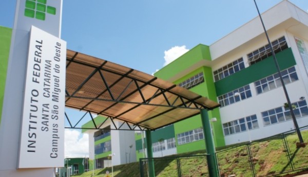 IFSC abre concurso público com 65 vagas e salários de até R$ 13,2 mil em Santa Catarina