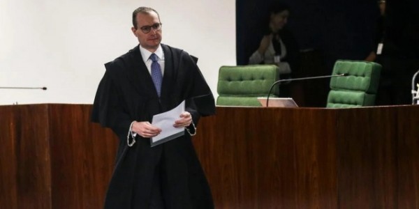 Cristiano Zanin é oficialmente nomeado ministro do Supremo Tribunal Federal