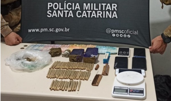 PM prende cinco por tráfico de drogas