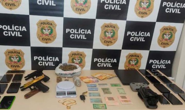 Integrantes de organização criminosa com atuação no Brasil e Paraguai são presos em SC