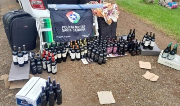 Carga de vinho descaminhado, avaliada em mais de R$ 19 mil, é apreendida no Oeste
