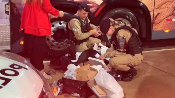 Fiscalização da cavalaria apreende 15 caixas de Lipoless