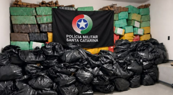 PMSC apreende mais de quatro toneladas de maconha e prende homem