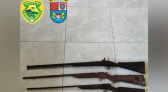Homem é preso por posse ilegal de arma de fogo e PM apreende três espingardas