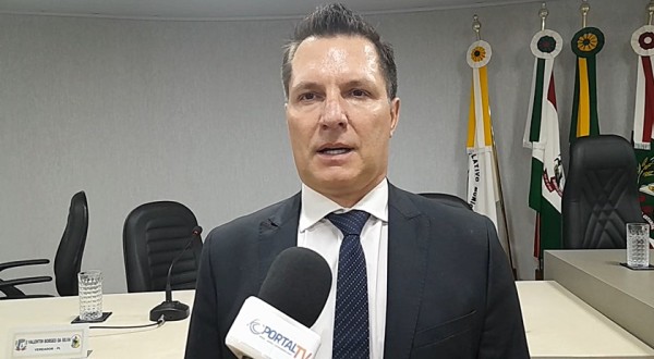 Pavan toma posse como novo presidente do Legislativo Cerqueirense