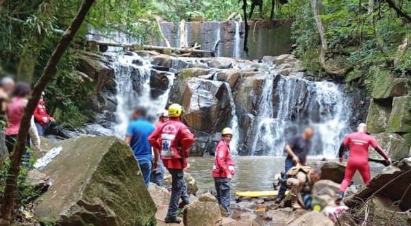 Jovem é encontrado morto em cachoeira após desaparecer durante banho de rio