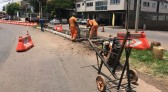 Iniciam obras de bloqueios definitivos em pontos de conversão na Willy Barth em SMO