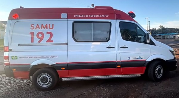 Colisão envolvendo carro e moto deixa motociclista ferido