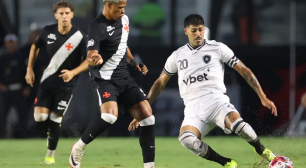 Vasco vence o Botafogo em São Januário e garante vaga nas quartas do Carioca