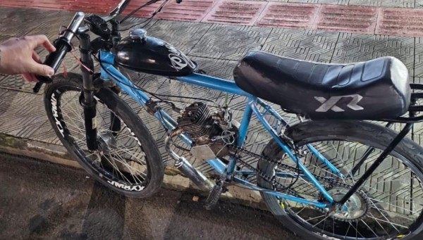 Ciclomotor barulhento é apreendido durante patrulhamento no centro
