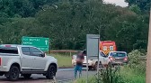 Homem fica gravemente ferido ao colidir moto em cachorro