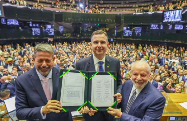 Reforma tributária é promulgada após mais de três décadas de discussão; veja o que muda