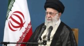 Agência diz que Khamenei está morto; Irã nega e afirma que líderes estão seguros
